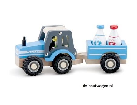 houten tractor met aanhanger met melkflessen
