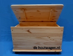 houten speelgoedkist op wielen